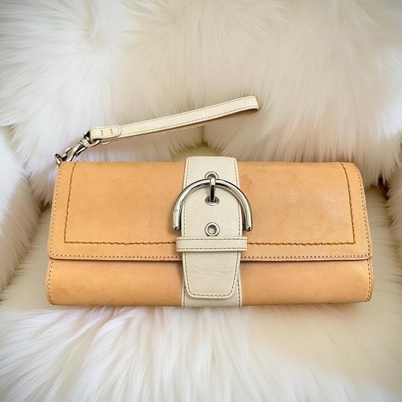 Coach Handbags - 🤍COACH Vintage Y2K Tan Cream Leather Large Buckle Flap Wallet Wristlet
